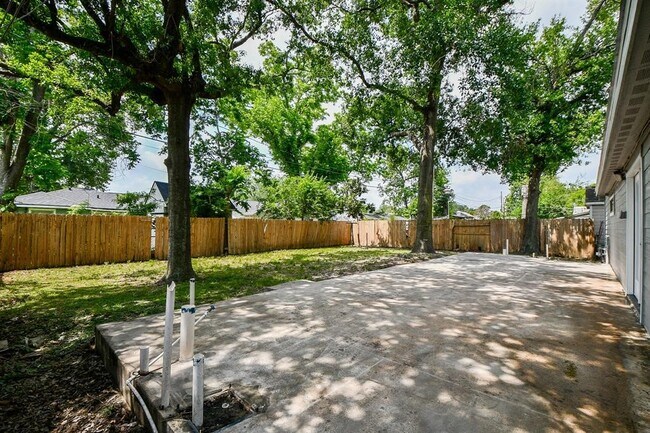 Building Photo - 44 Farrell St