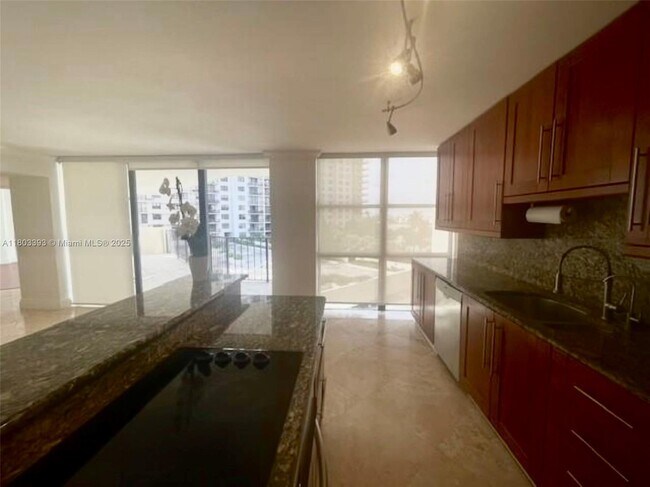 Building Photo - 18181 NE 31st Ct