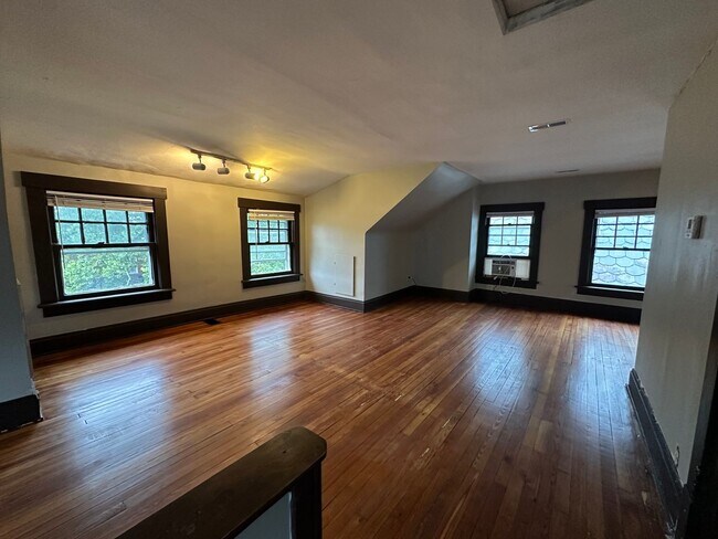 Building Photo - 160 Frambes Ave