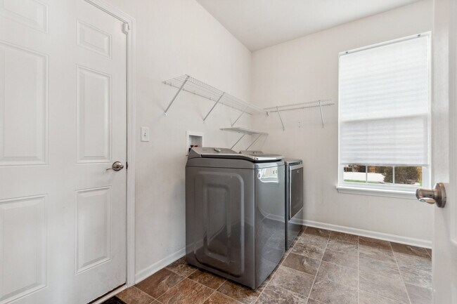 Building Photo - 12811 Conifer St