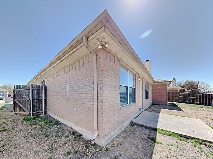 Building Photo - 8025 Jolie Dr