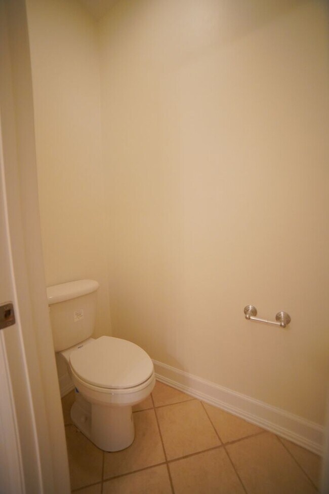 Building Photo - 3 Bed / 2 Bath with 2 Car Garage in NW