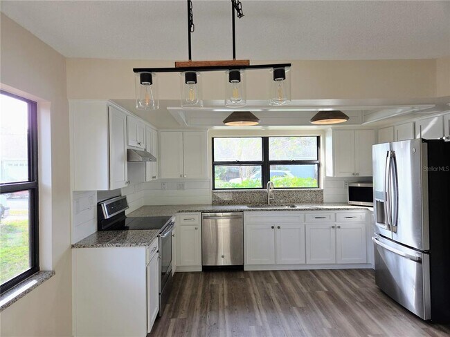 Building Photo - 1717 Needles Ln E