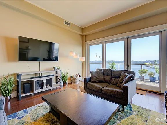 Building Photo - "Spacious 2-Bed, 3-Bath Sanctuary in Tacoma's Heart – 3,243 Sq Ft of Luxury Living!"