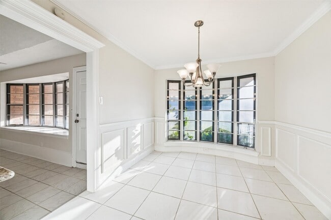 Building Photo - 5959 Beaudry Dr