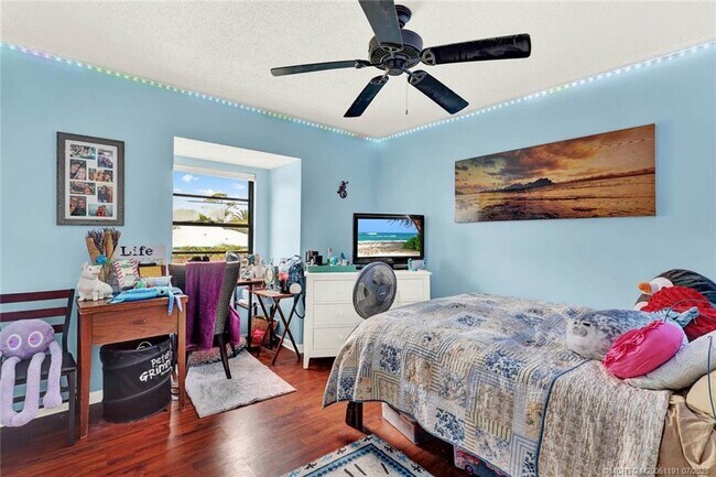 Building Photo - 1811 SW Palm City Rd