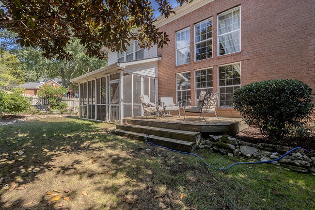 Building Photo - 301 Knowle Pl