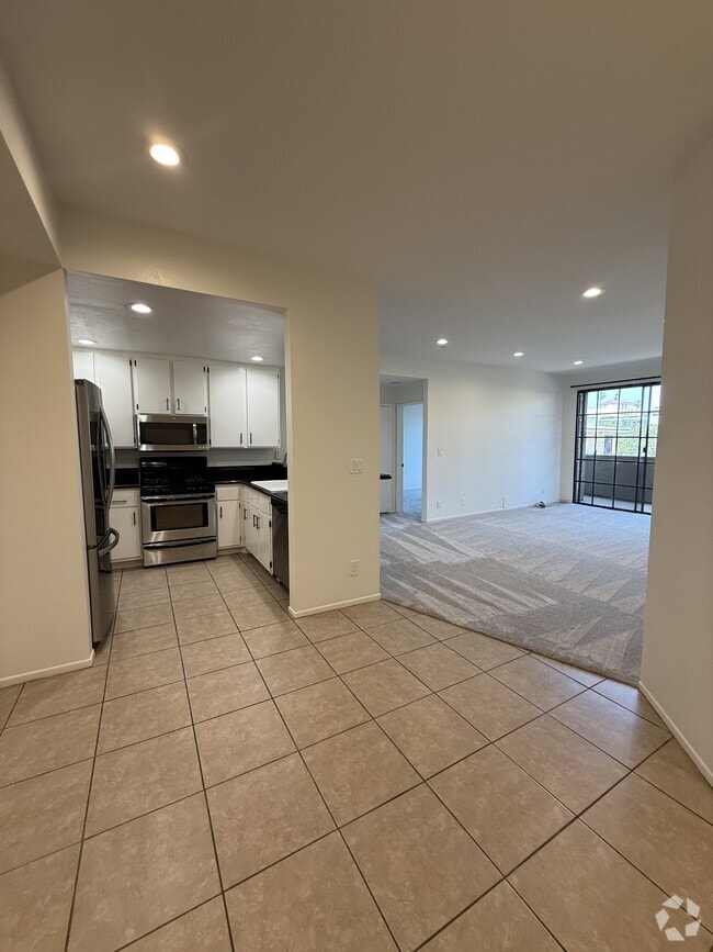 Building Photo - 221 S Oak Knoll Ave