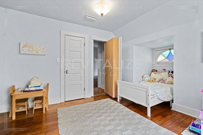 Building Photo - Beautiful Victorian Home in the Heart of S...