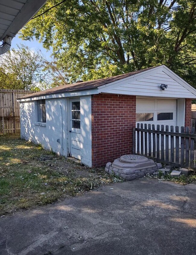 Building Photo - 3318 Moulton Ln