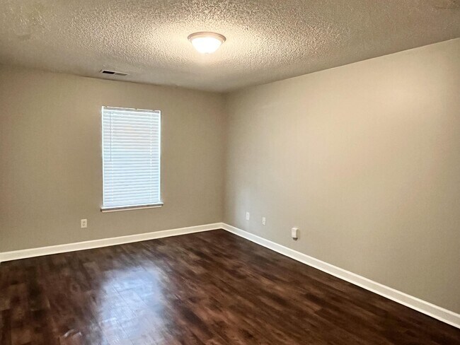Building Photo - 325 Kingville Dr