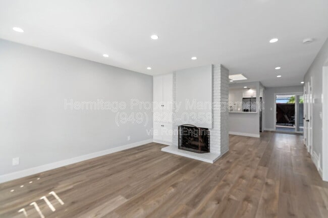 Building Photo - 1199 E 1st St