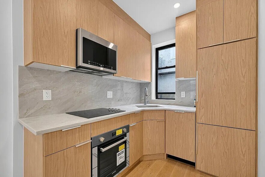 Building Photo - 205 Eighth Avenue