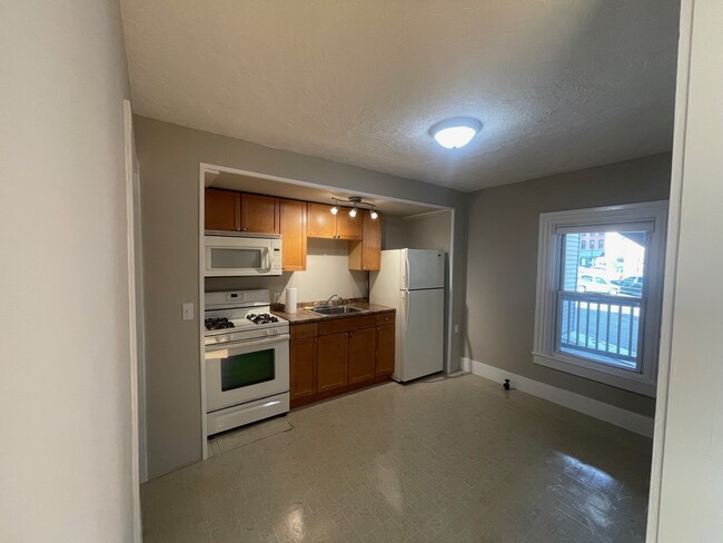 kitchen - 3 Centennial Ct