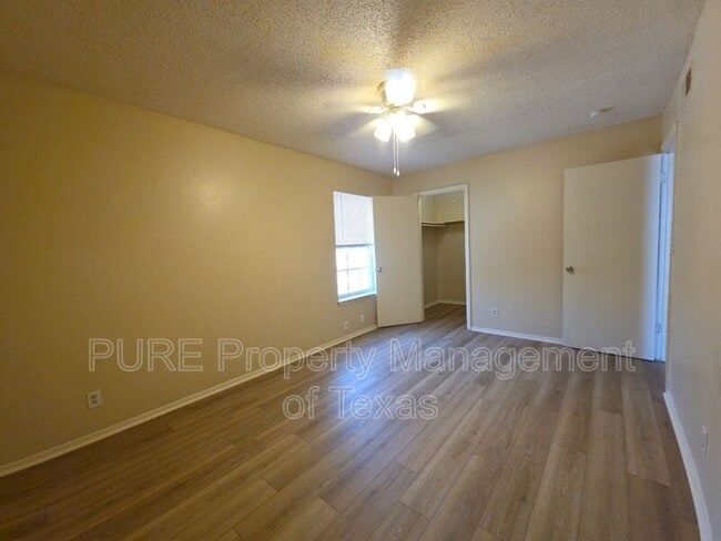 Building Photo - 5808 Wellington Dr