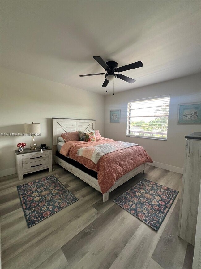 Building Photo - 4950 E Sabal Palm Blvd