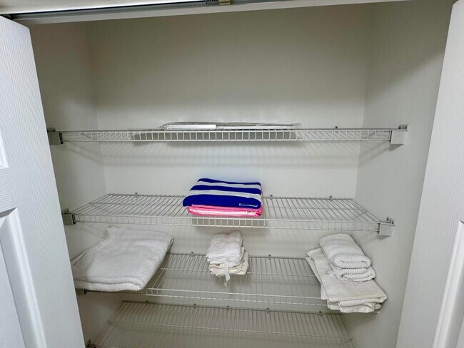 Building Photo - 625 Casa Loma Blvd