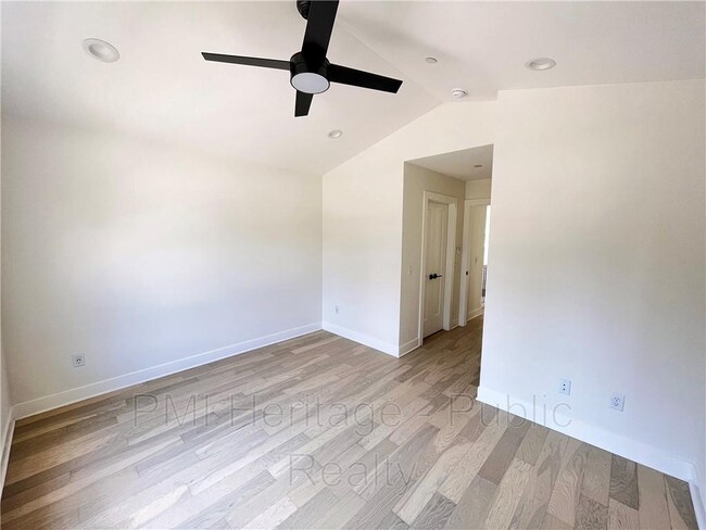 Building Photo - 610 N 6th St