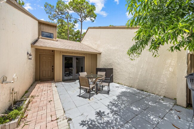 Building Photo - 257 Pleasant Wood Dr