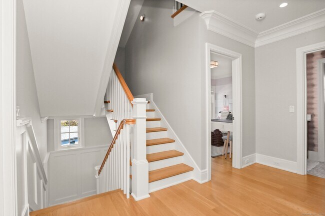 Building Photo - 4 Vani Ct