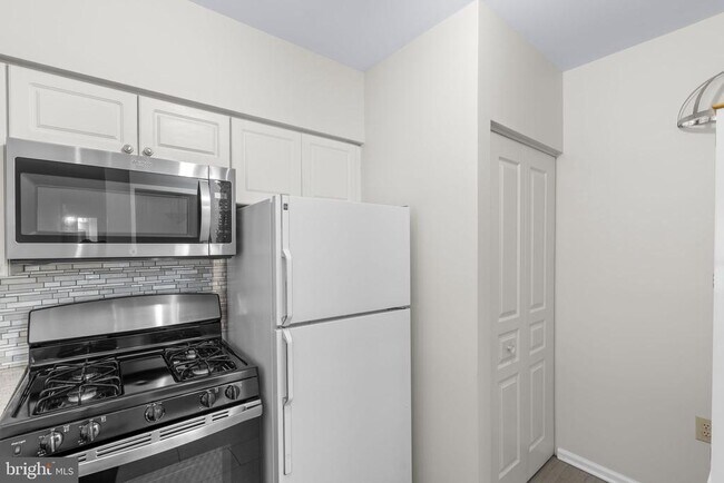 Building Photo - 12915 Alton Square