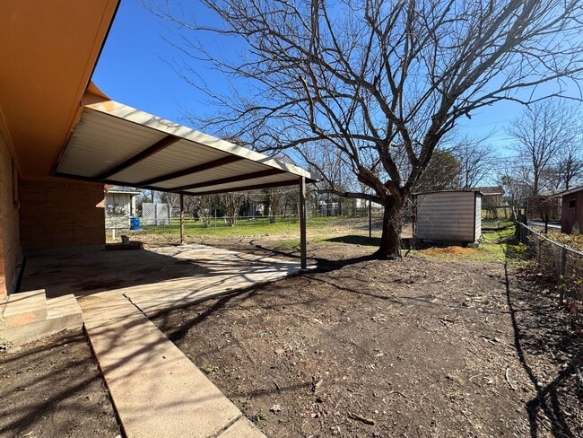 Building Photo - 1108 Duvall Dr