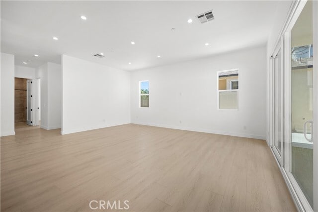 Building Photo - 6948 Amestoy Ave