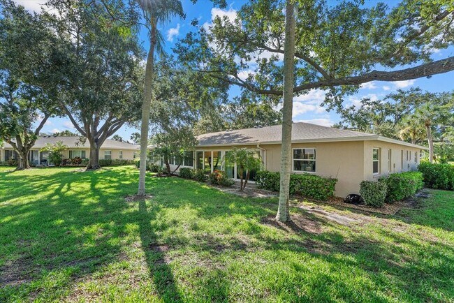 Building Photo - 6916 W Country Club Dr N