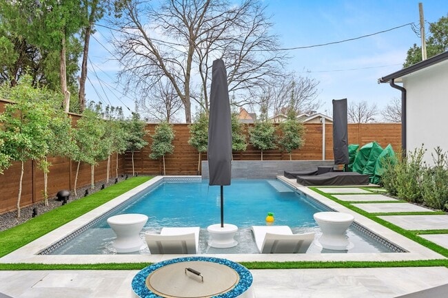 Building Photo - 4902 Linnet Ln