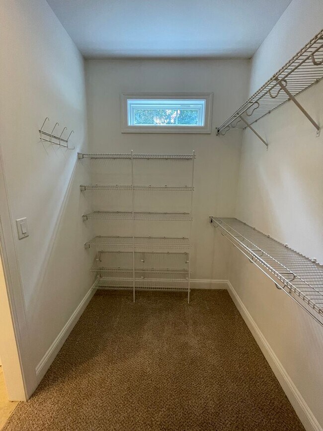 Building Photo - Move-In Incentive - $200 off first month's rent