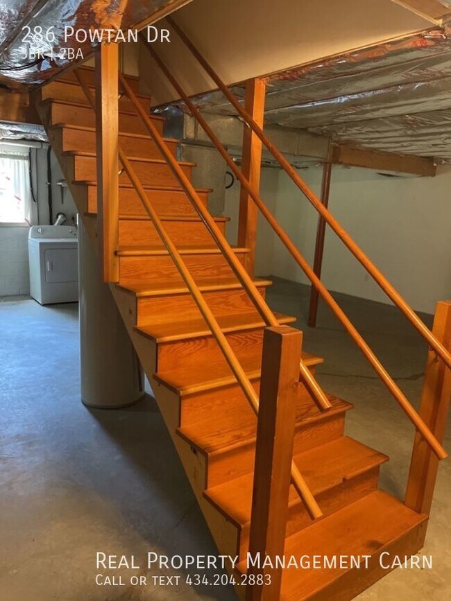 Building Photo - Spacious 3 Bedroom 2 Bath With 2 Car Garag...