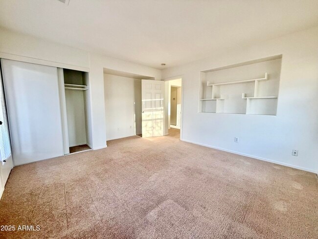 Building Photo - 4531 E Del Rio St