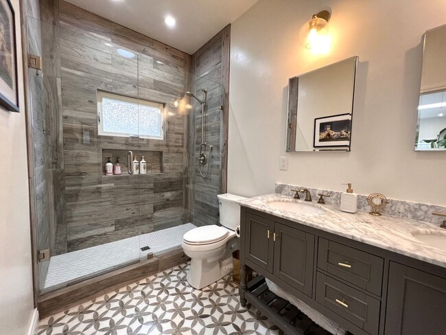 Building Photo - 3B/3B LUXURY Remodeled Home! w/ Garage! Large Fenced Backyard! Bike to the Beach!