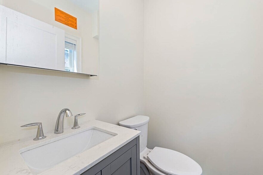 Building Photo - 72 Stanley Ave