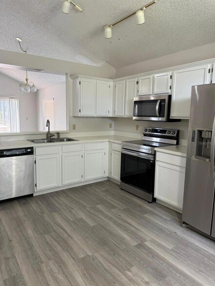 Building Photo - 2833 Falling Tree Cir