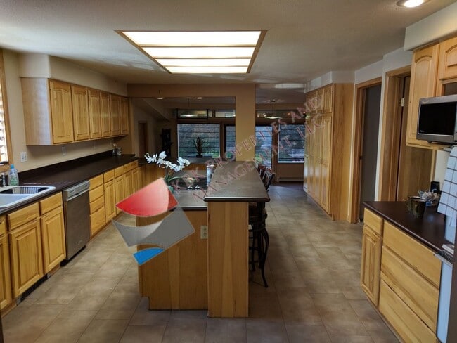 Building Photo - 3 Bedroom/1 bath House