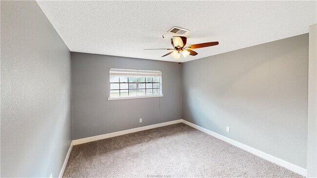 Building Photo - 1802 Southwood Dr