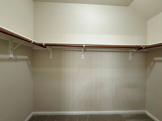 Building Photo - One-story brick home in popular Stoneridge Subdivision!