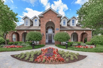 Building Photo - Creekside Apartment Homes