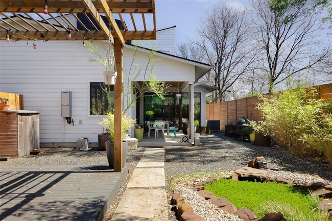 Building Photo - 4420 Mt Vernon Dr