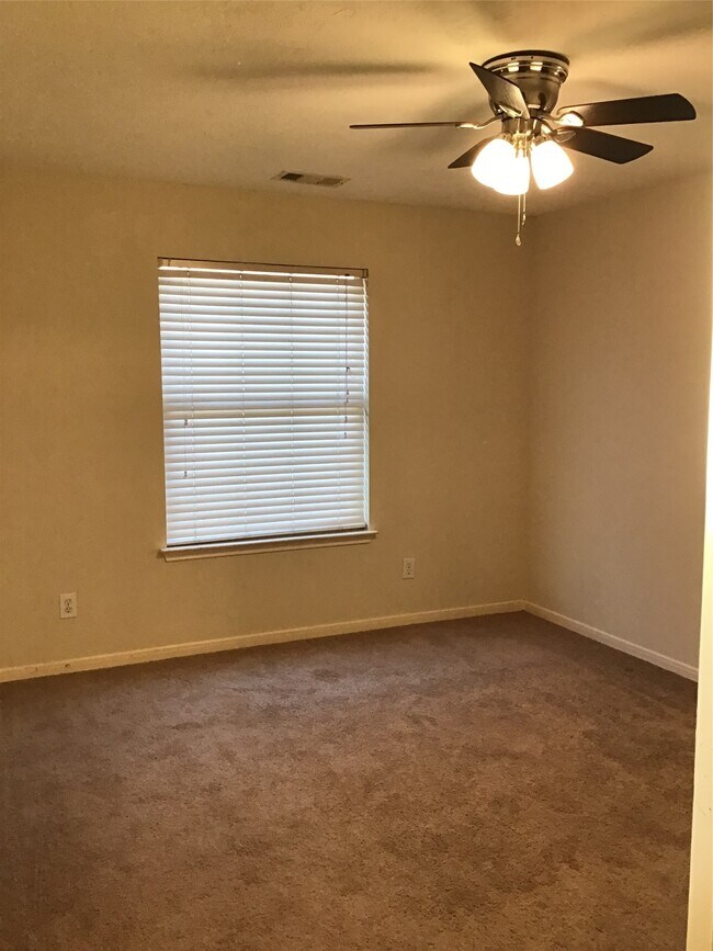 Building Photo - 19818 Twisted Creek Dr