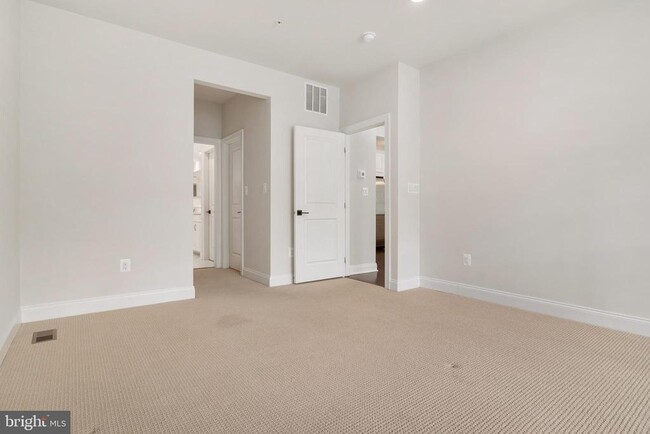 Building Photo - 8631 St Anthony Dr