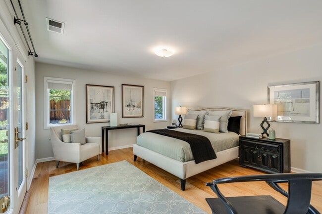 Building Photo - 831 Bruce Dr