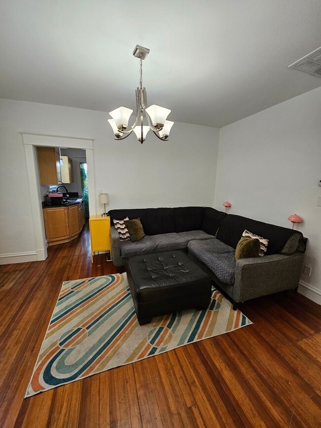 Building Photo - 3BR/1.5 BA Single-Story Home - Large Yard ...