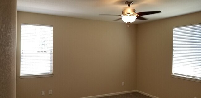 Building Photo - Large beautifully maintained newer home located in Demonte Ranch.