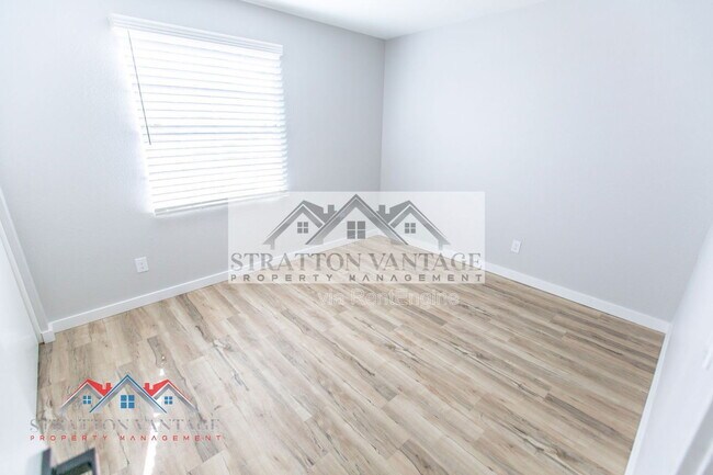 Building Photo - 2929 E Broadway Rd