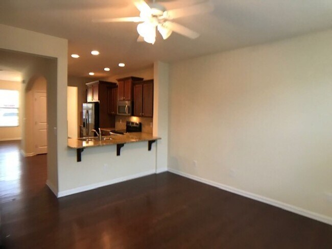 Building Photo - Updated Thompson Ridge Townhome Minutes from Duke & Downtown Durham