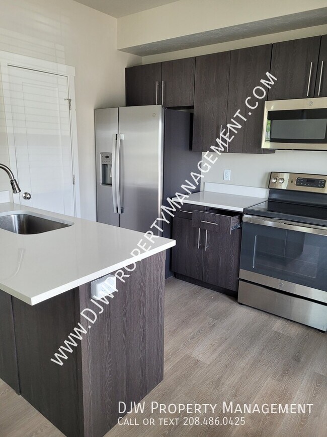 Building Photo - 632 N 44th St