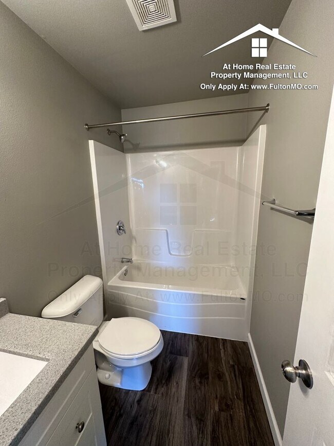 Building Photo - 1305-1307 Cmn Lp Ln