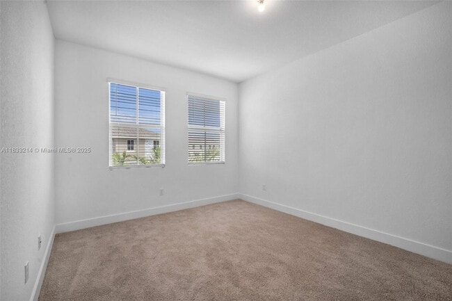 Building Photo - 142 SW 171st Ave